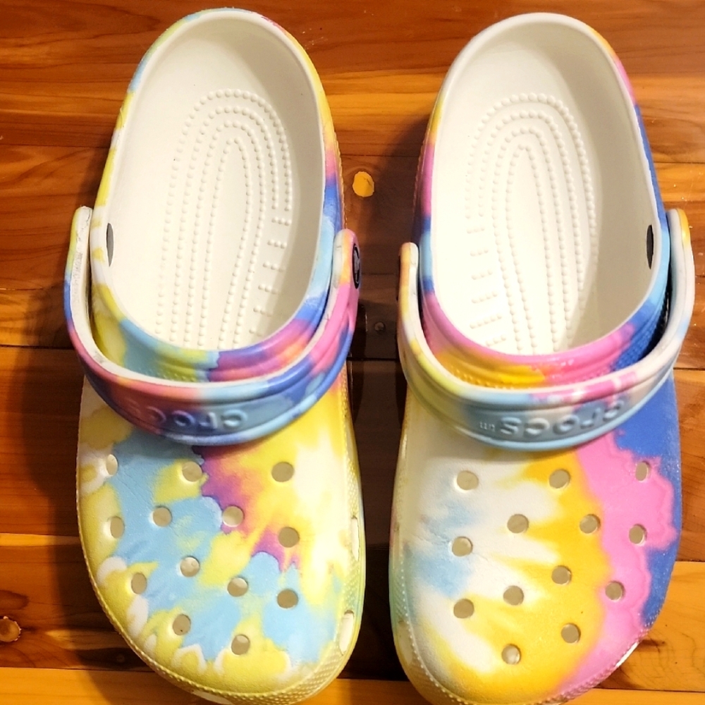 CROCS Unisex' Classic Tie-Dye W-8 / M-6